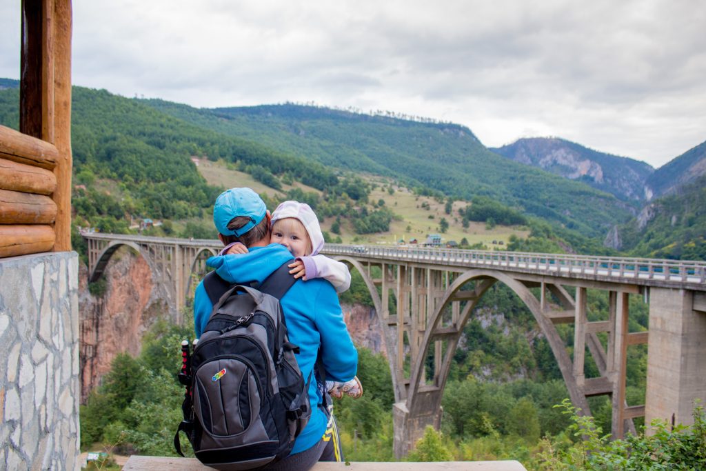 Conseils pour partir en vacances avec un bébé